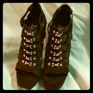 Jessica Simpson stilettos Satino